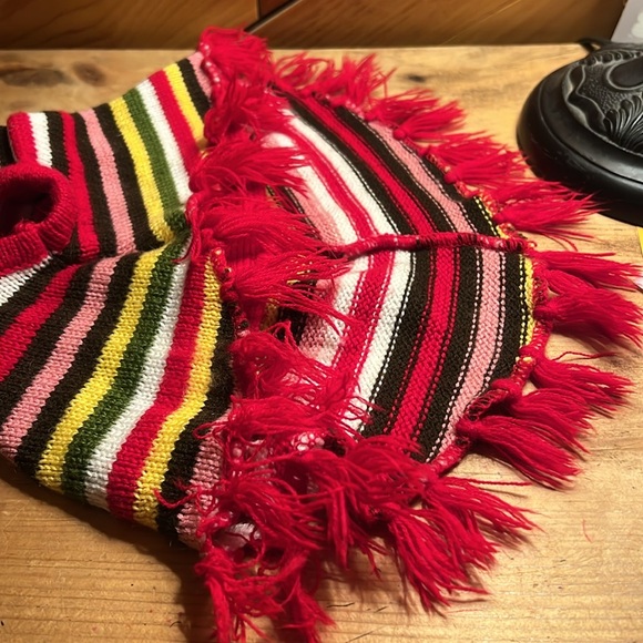 💚 3 for $15 💚 + 🥳 Host Pick 🥳 - Casual Canine Distressed Poncho size Small - Picture 11 of 16
